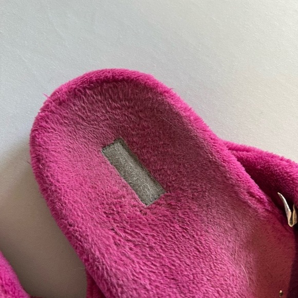 Vionic Lydia Pink fuzzy flip flop sandals 7.5 - Picture 2 of 8